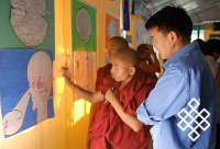 Тибетские монахи провели первую в истории научную выставку