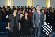 Участники собрания во время исполнения Гимна России. Фото Ольги Сморжевской