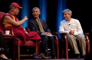 США: Далай-лама принял участие в конференции «Научные исследования сострадания и альтруизма»