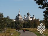 Соловецкий монастырь. Восхищает не только красота самого монастыря и сопровождающих построек, но и его окрестностей: Соловецких островов в Белом море. Но больше всего потрясает сила духа тех людей, которые все это сделали. Считаю, что ощутить величие и особую атмосферу Соловецкого монастыря можно, лишь увидев все это собственными глазами.