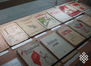 Библиотека Тувинского института гуманитарных исследований пересчитывает ценные старые издания