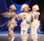 Детская хореографическая школа поздравила юбиляров и отчиталась