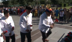 В Кызыле состоялась церемония возложения венков к памятнику Буяна-Бадыргы – основателю тувинской государственности